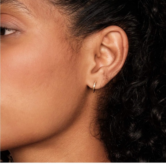 14K Gold Plated Small Hoop Earrings - never worn and in original packaging - Picture 2 of 2